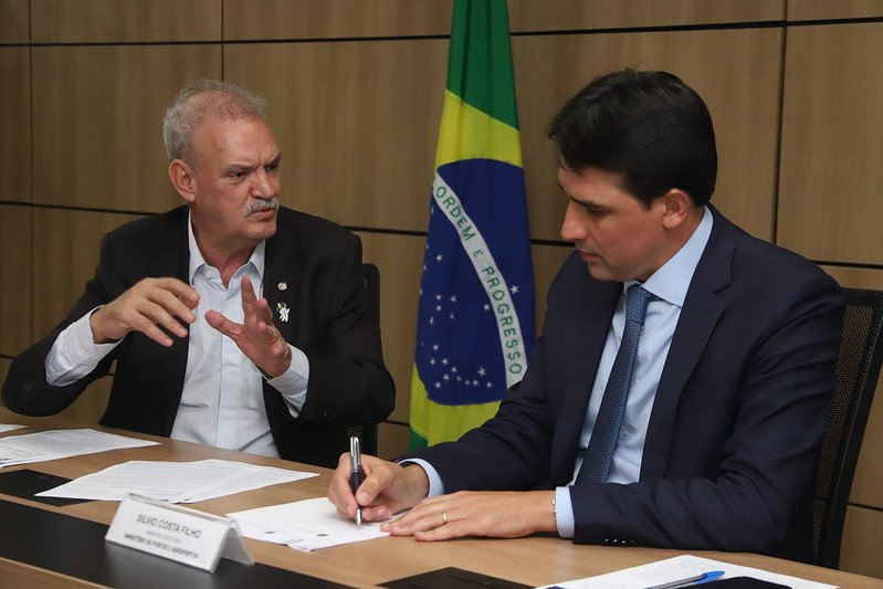 Ministros vêm a Dourados para anúncios no aeroporto e de unidades habitacionais Ministros vêm a Dourados para anúncios no aeroporto e de unidades habitacionais