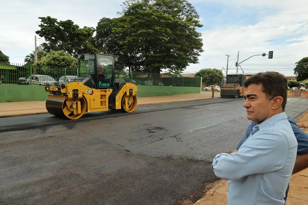 Orçado em R$ 17,5 milhões, começa recapeamento lançado por Riedel em março Orçado em R$ 17,5 milhões, começa em Dourados recapeamento lançado por Riedel em março