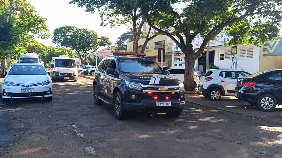 Carga milionária de pasta base é apreendida e três são presos em Dourados Carga milionária de pasta base é apreendida e três são presos em Dourados