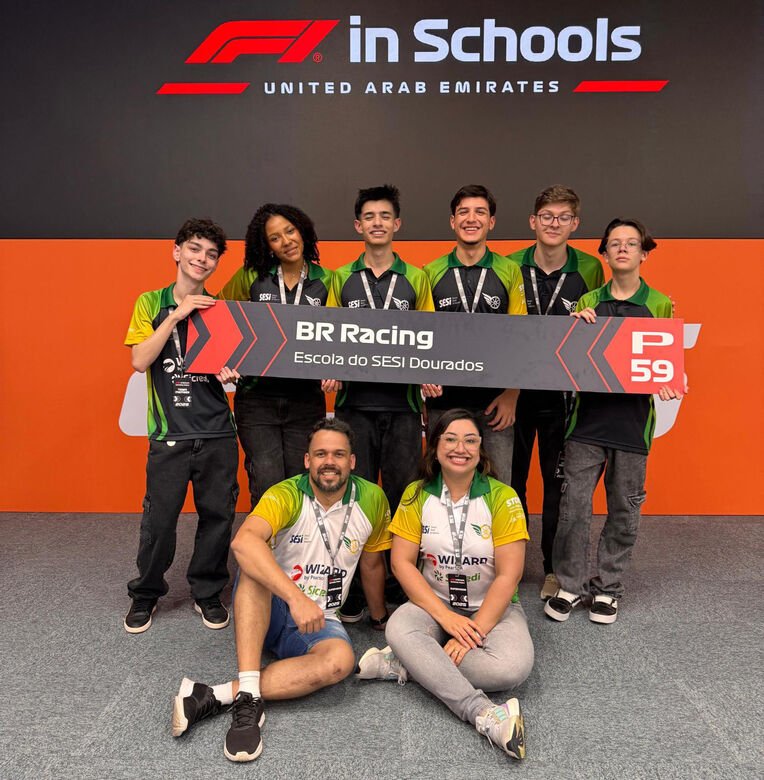 Equipe da Escola Sesi de Dourados ganha troféu em torneio nos Emirados Árabes