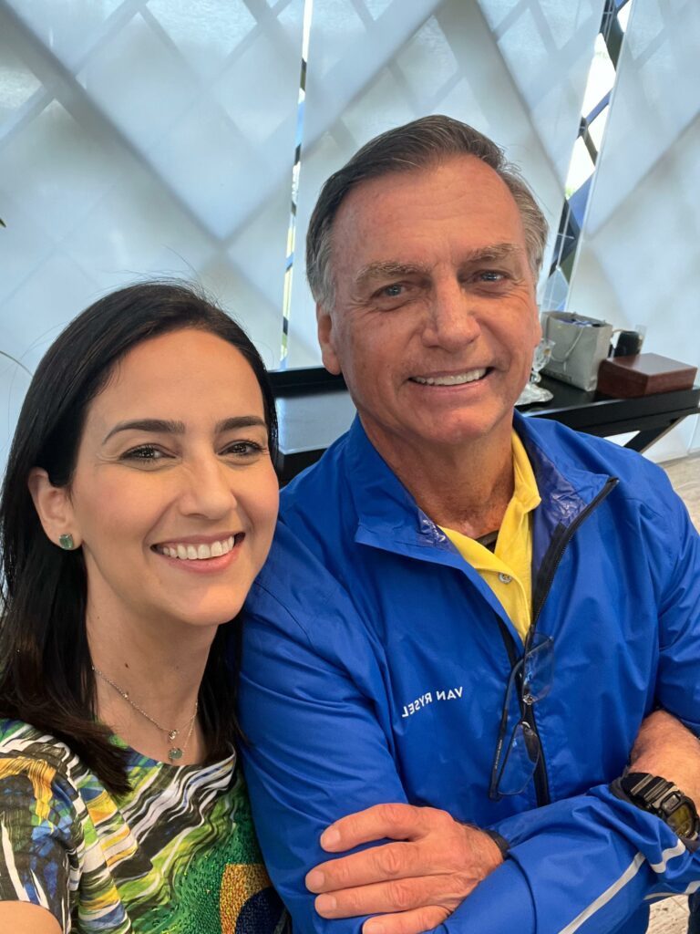 Com o apoio de Bolsonaro e a confiança da base conservadora, Gianni Nogueira é a pré-candidata da direita ao Senado por Mato Grosso do Sul.