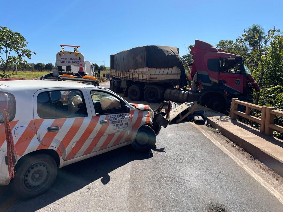 Motorista fica preso às ferragens em grave acidente entre caminhões em Sonora (vídeo) Motorista fica preso às ferragens em grave acidente entre caminhões em Sonora (vídeo)