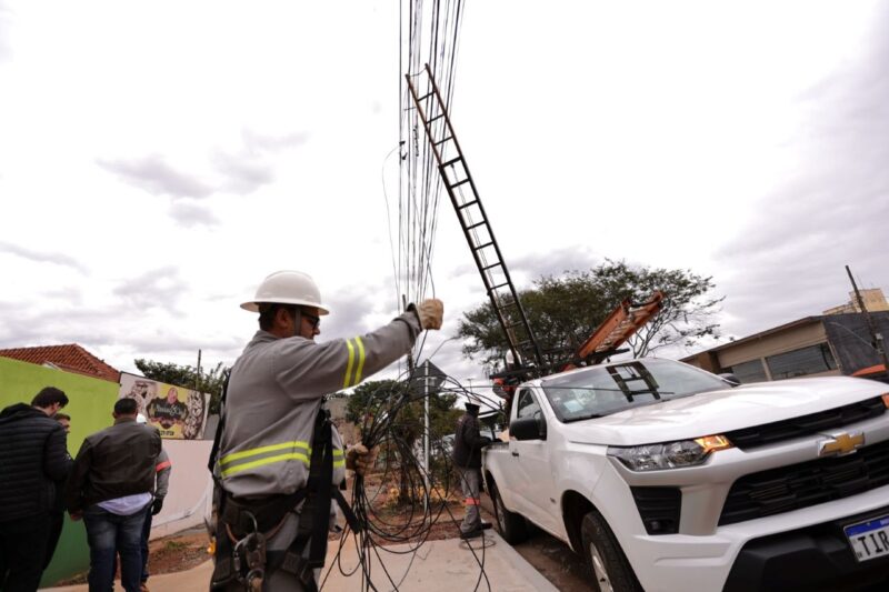 Prefeitura amplia força-tarefa para diminuir poluição visual dos fios de internet e telefonia 