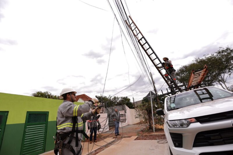 Prefeitura amplia força-tarefa para diminuir poluição visual dos fios de internet e telefonia 