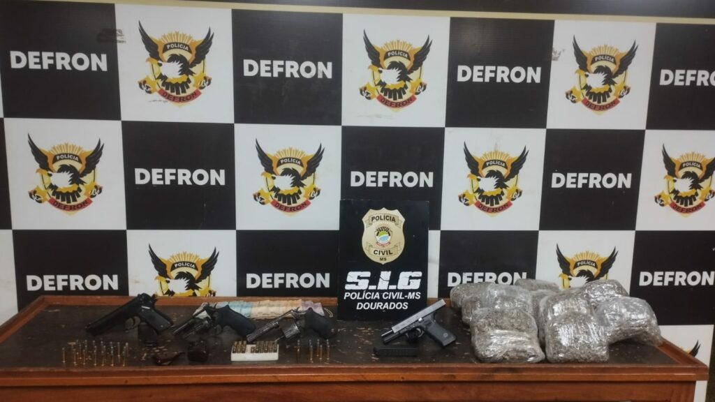 Polícia Civil prende acusados de tráfico e apreende drogas, dinheiro e armas em Dourados Polícia Civil prende acusados de tráfico e apreende drogas, dinheiro e armas em Dourados