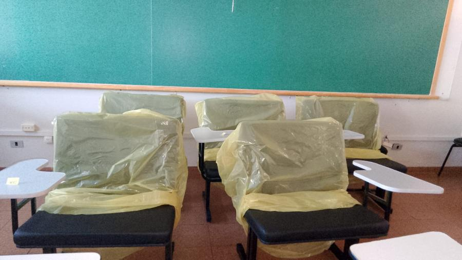 Salas de aula e laboratórios da UFGD recebem cadeiras adaptadas para pessoas com obesidade Salas de aula e laboratórios da UFGD recebem cadeiras adaptadas para pessoas com obesidade