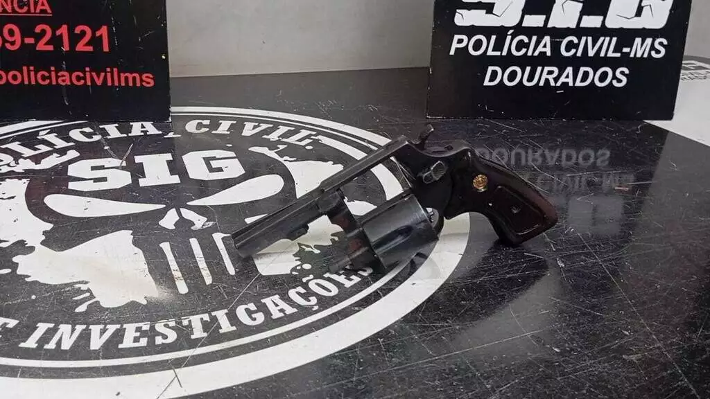 Presa em churrasco, dupla que atirou em boate tem dívidas com baleado Dourados: Presa em churrasco, dupla que atirou em boate tem dívidas com baleado