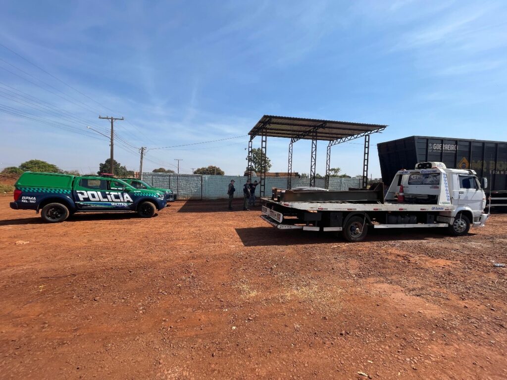 Trio é preso por furto de ferragens e incêndio ambiental em fazenda de Dourados Trio é preso por furto de ferragens e incêndio ambiental em fazenda de Dourados