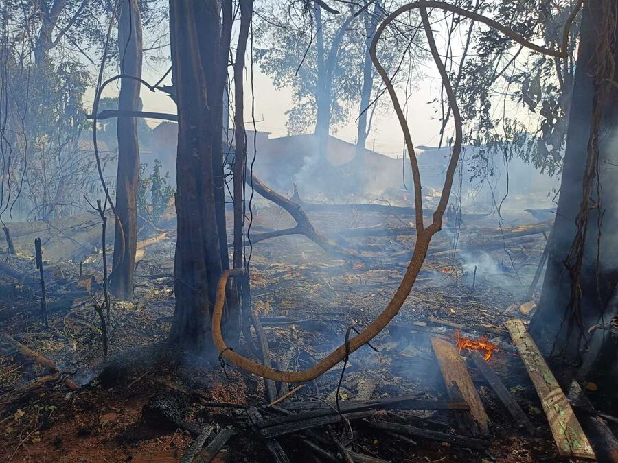 Incêndio destrói casas e área de mata no Estrela Porã; causas ainda são investigadas Incêndio destrói casas e área de mata no Estrela Porã; causas ainda são investigadas