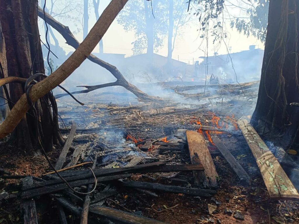 Incêndio destrói casas e área de mata no Estrela Porã; causas ainda são investigadas Incêndio destrói casas e área de mata no Estrela Porã; causas ainda são investigadas