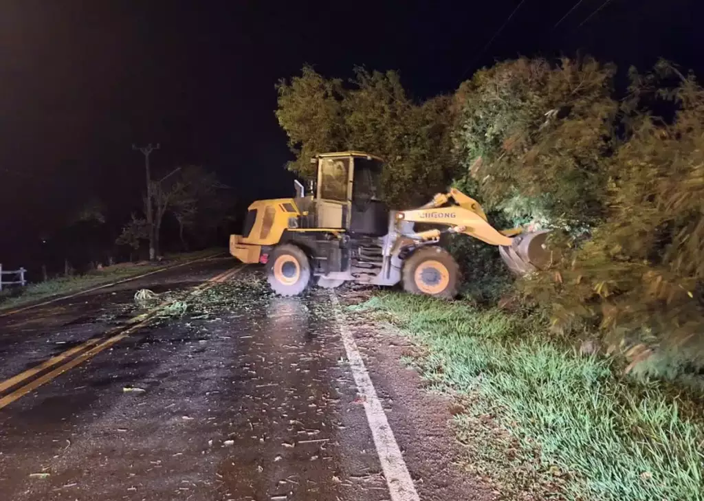 Chuva se espalha pelo interior e meteorologia renova alerta de tempestade
