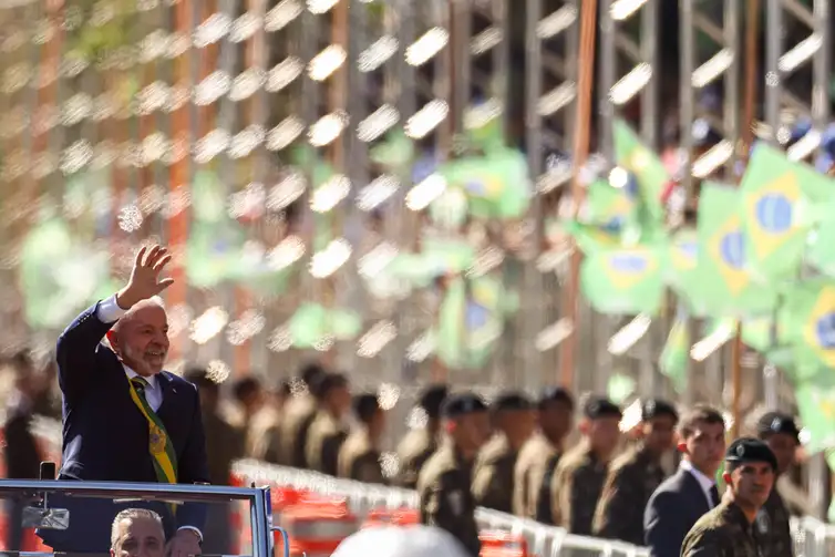 Ato pró-Bolsonaro une governadores e parlamentares de direita em SP Ato pró-Bolsonaro une governadores e parlamentares de direita em SP