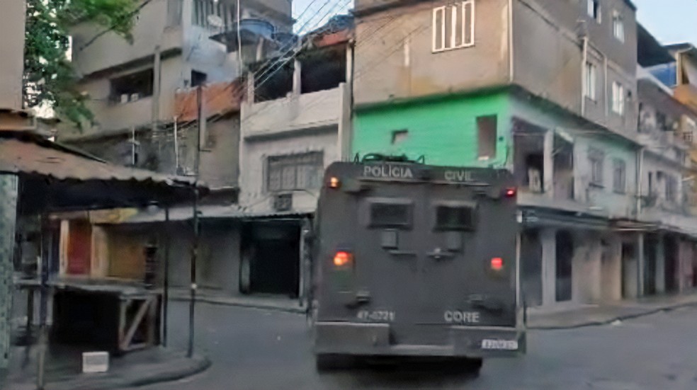 Operação contra o CV prende PM, assessor de prefeitura e outros 9 no RJ Operação contra o CV prende PM, assessor de prefeitura e outros 9 no RJ