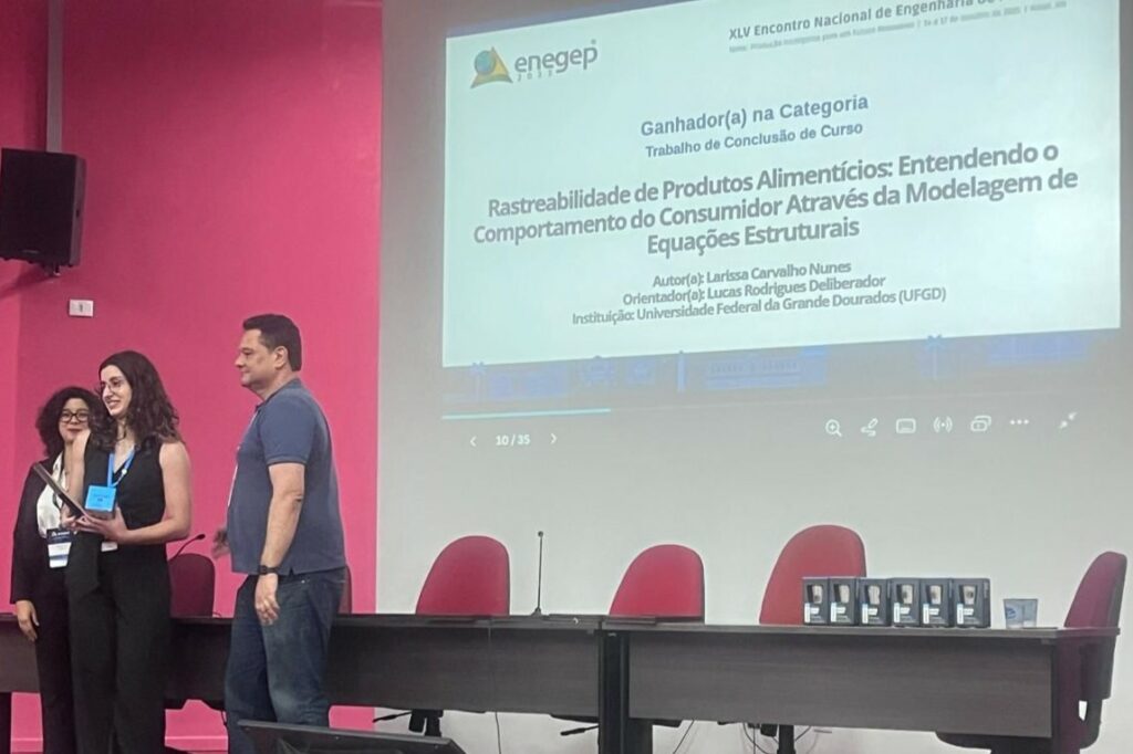 Egressa da UFGD vence prêmio de melhor TCC do Brasil em Engenharia de Produção no ENEGEP 2025 Egressa da UFGD vence prêmio de melhor TCC do Brasil em Engenharia de Produção no ENEGEP 2025