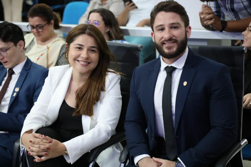 Delegado da Polícia Civil recebe título de Cidadão Douradense Delegado da Polícia Civil recebe título de Cidadão Douradense