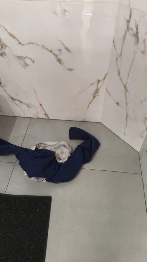 Dourados: Homem é preso nu após invadir loja e tentar fugir pulando muros no centro Dourados: Homem é preso nu após invadir loja e tentar fugir pulando muros no centro