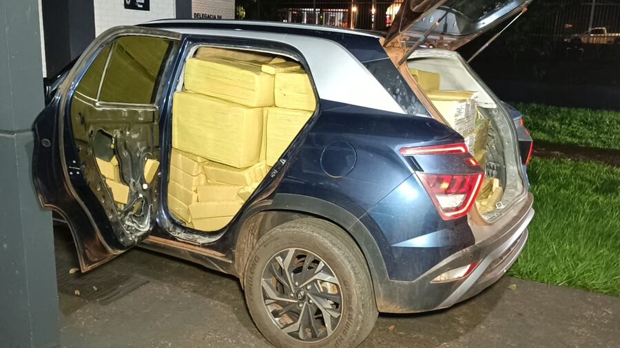 Perseguição termina com tiros, apreensão de 1,2 t de maconha e prisão em Dourados Perseguição termina com tiros, apreensão de 1,2 t de maconha e prisão em Dourados