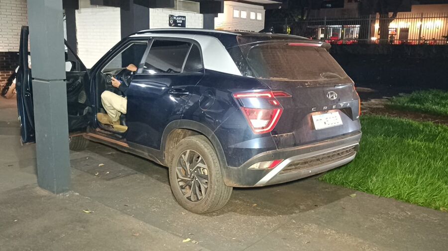 Perseguição termina com tiros, apreensão de 1,2 t de maconha e prisão em Dourados Perseguição termina com tiros, apreensão de 1,2 t de maconha e prisão em Dourados