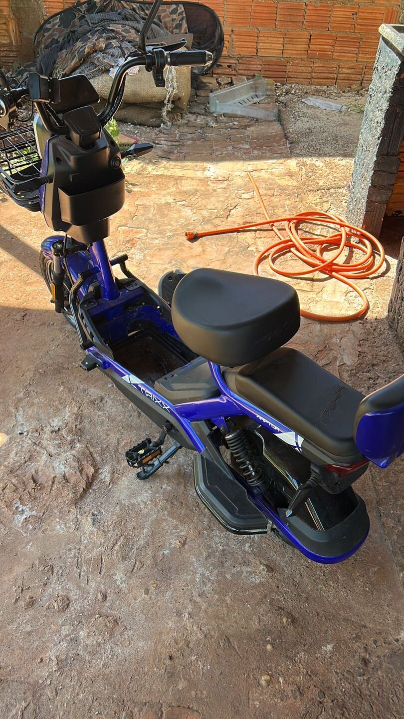 Suspeitos são presos com drogas, objetos e scooter furtada em Dourados