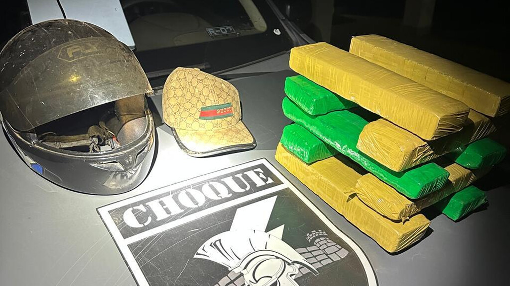 Dupla atira contra equipe do Choque e um acaba morto ao ser baleado Dupla atira contra equipe do Choque e um acaba morto ao ser baleado em Coxim