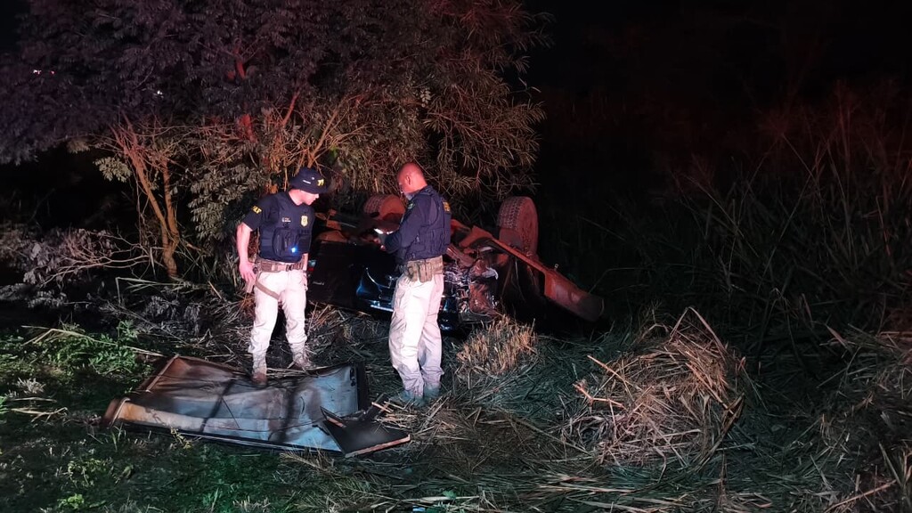 Motociclista morre na BR-163 em Dourados; motorista foge após abandonar caminhonete