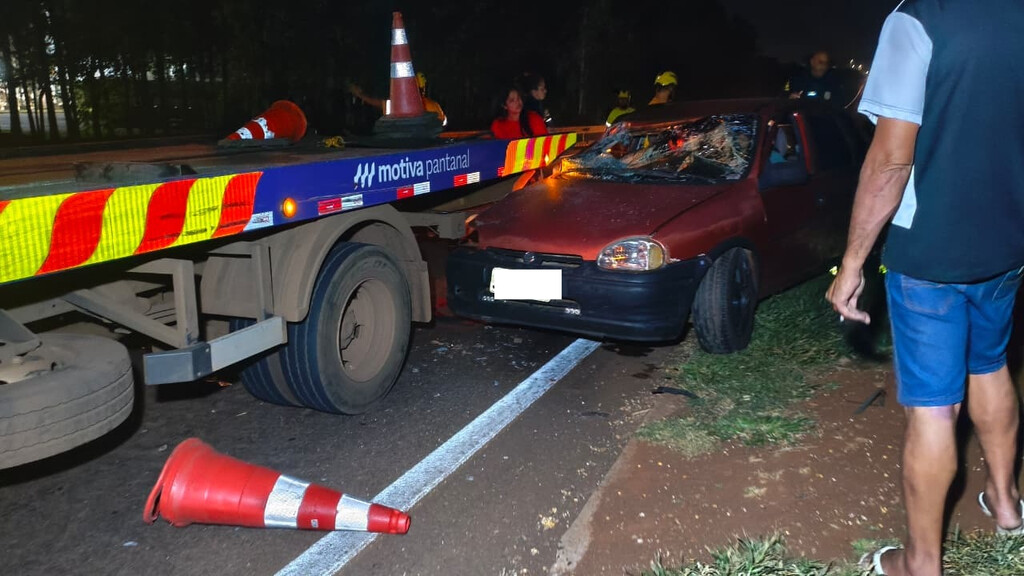 Motorista morre após ser lançado de veículo em acidente com 4 feridos Motorista morre após ser lançado de veículo em acidente com quatro feridos em Dourados