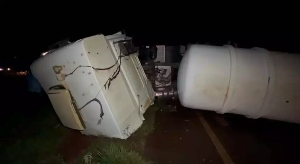 Acidente na BR-267 matou piloto de avião agrícola e adolescente de 13 anos Acidente na BR-267 matou piloto de avião agrícola e adolescente de 13 anos, entre Rio Brilhante e Maracaju