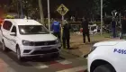Jovens são assassinados a tiros e facadas dentro de residência Jovens são assassinados a tiros e facadas dentro de residência