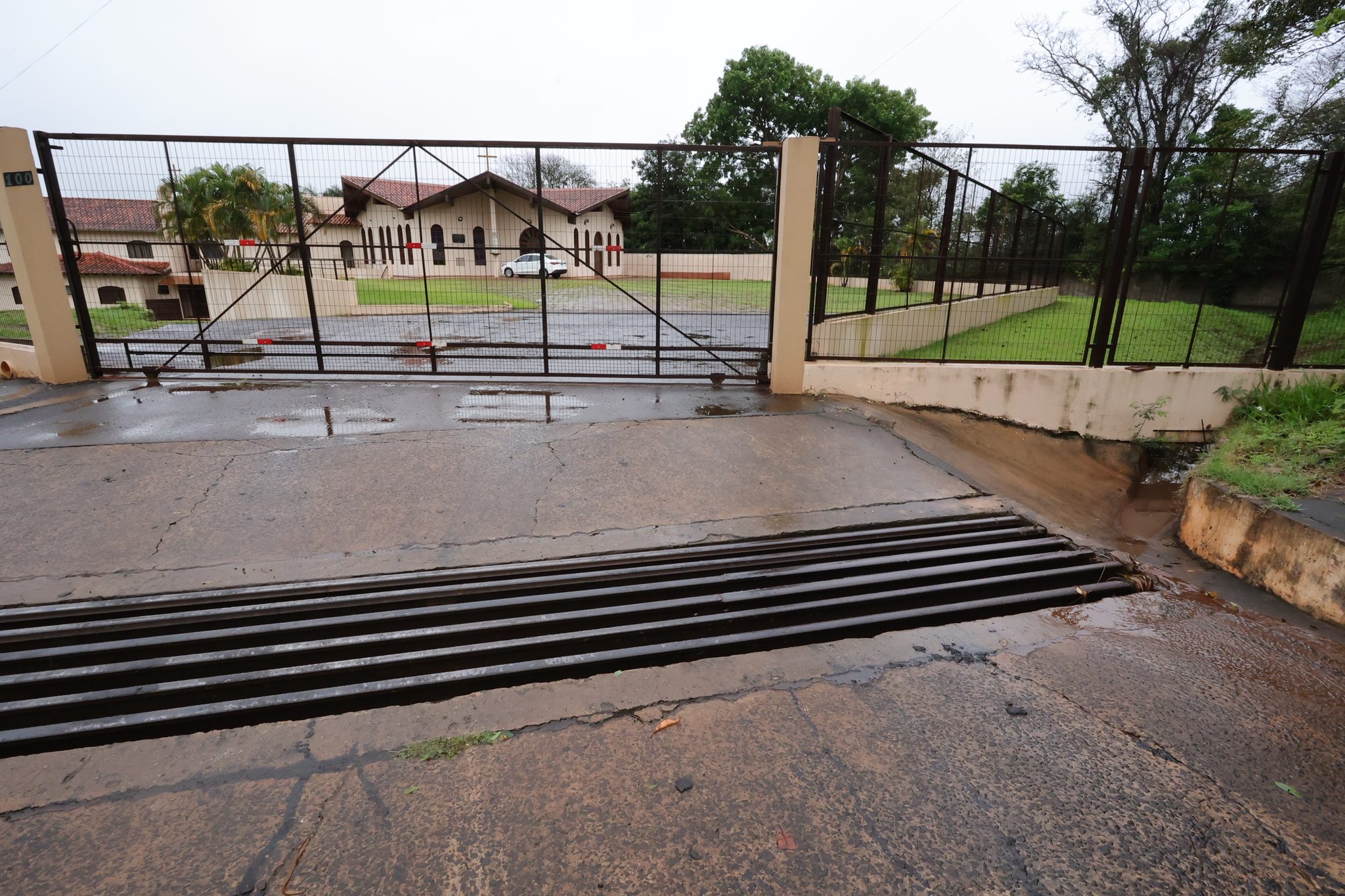 Obras da prefeitura acabam com alagamentos na região de Mosteiro no Parque Alvorada Obras da prefeitura acabam com alagamentos na região de Mosteiro no Parque Alvorada