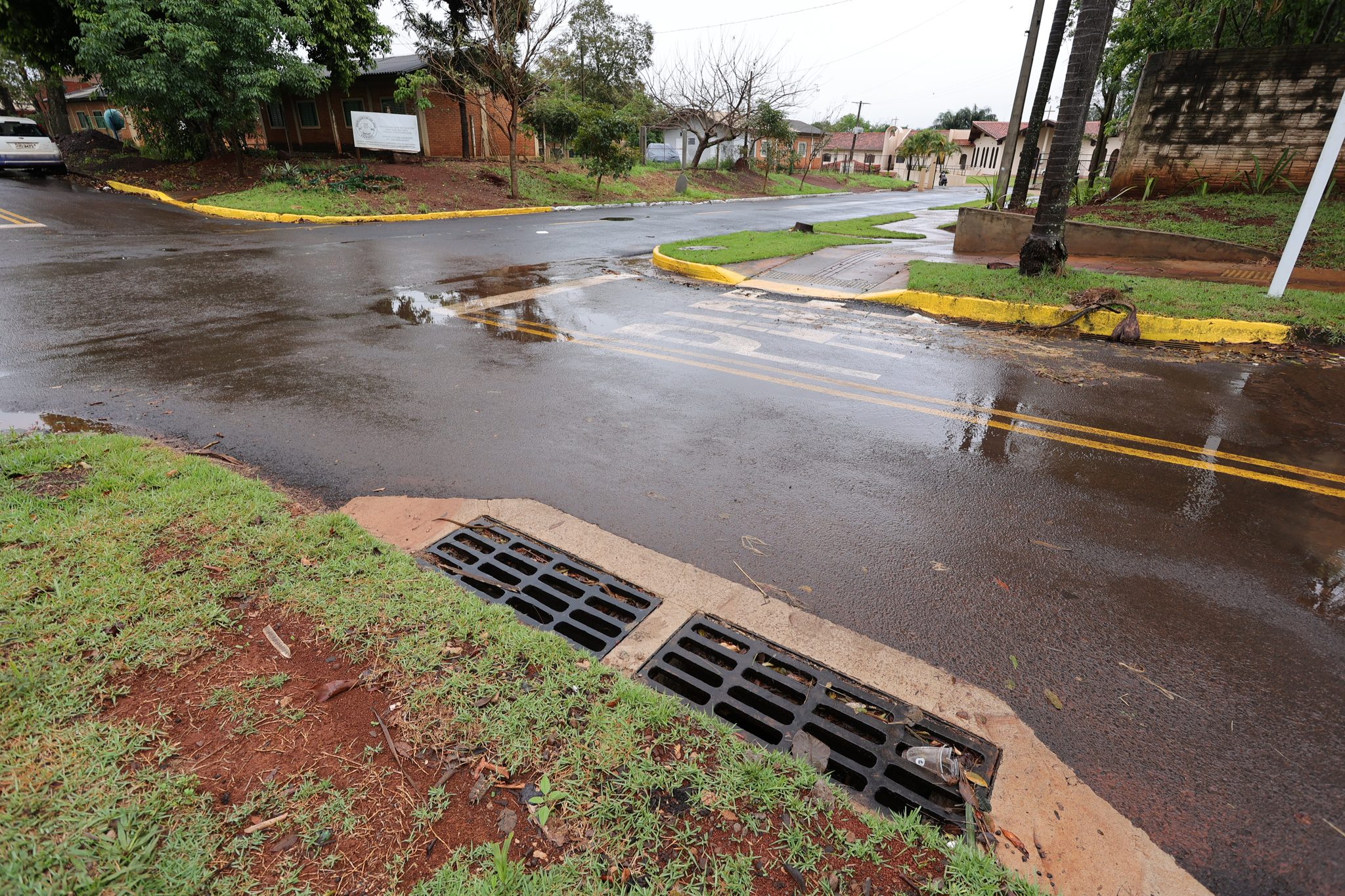 Obras da prefeitura acabam com alagamentos na região de Mosteiro no Parque Alvorada Obras da prefeitura acabam com alagamentos na região de Mosteiro no Parque Alvorada