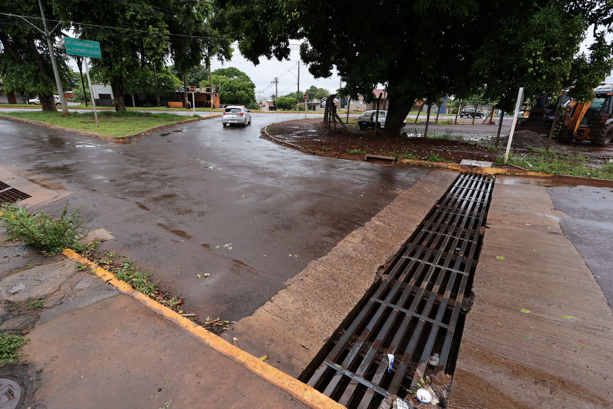 Obras da prefeitura acabam com alagamentos na região de Mosteiro no Parque Alvorada Obras da prefeitura acabam com alagamentos na região de Mosteiro no Parque Alvorada