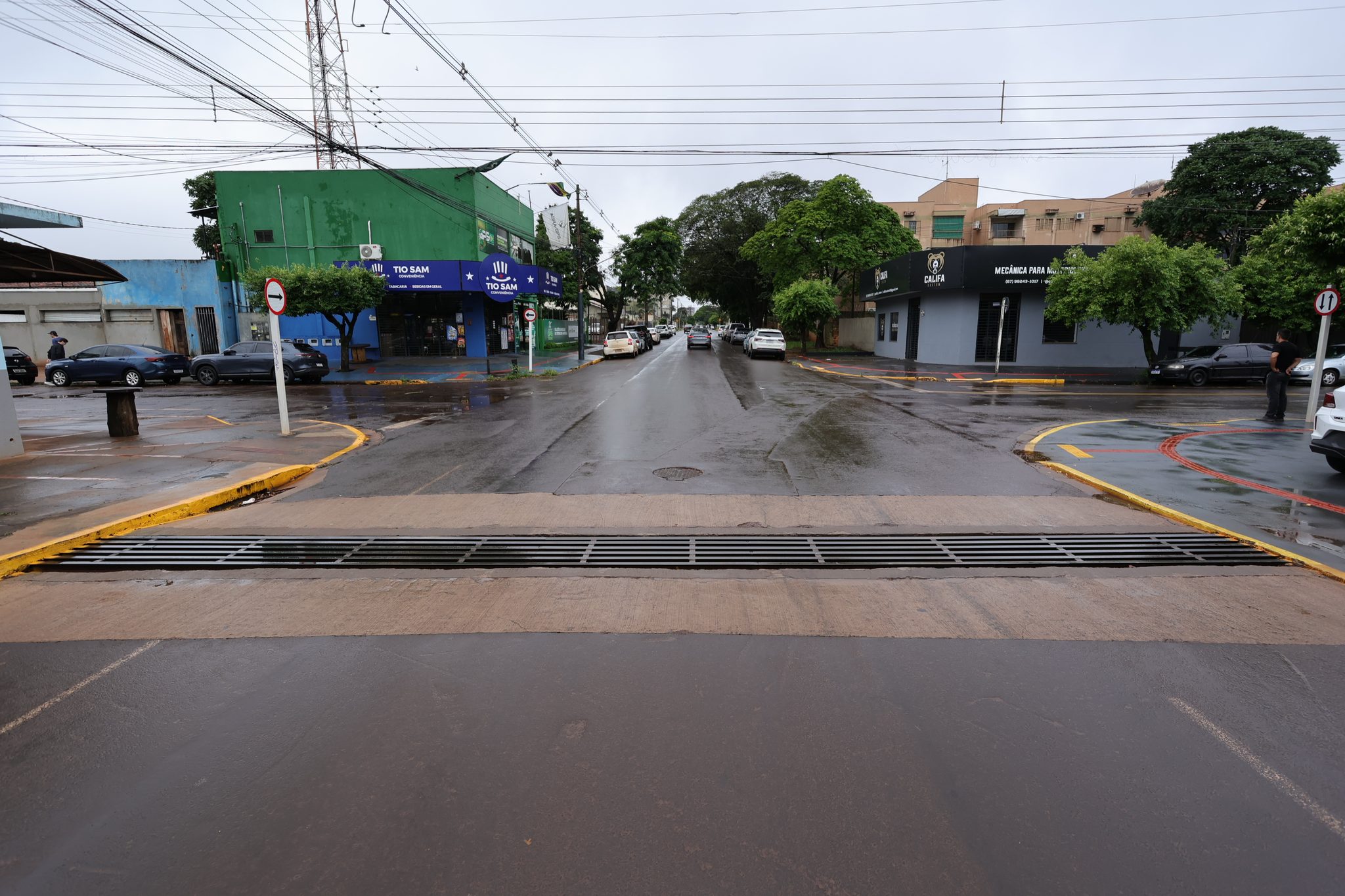 Obras da prefeitura acabam com alagamentos na região de Mosteiro no Parque Alvorada Obras da prefeitura acabam com alagamentos na região de Mosteiro no Parque Alvorada