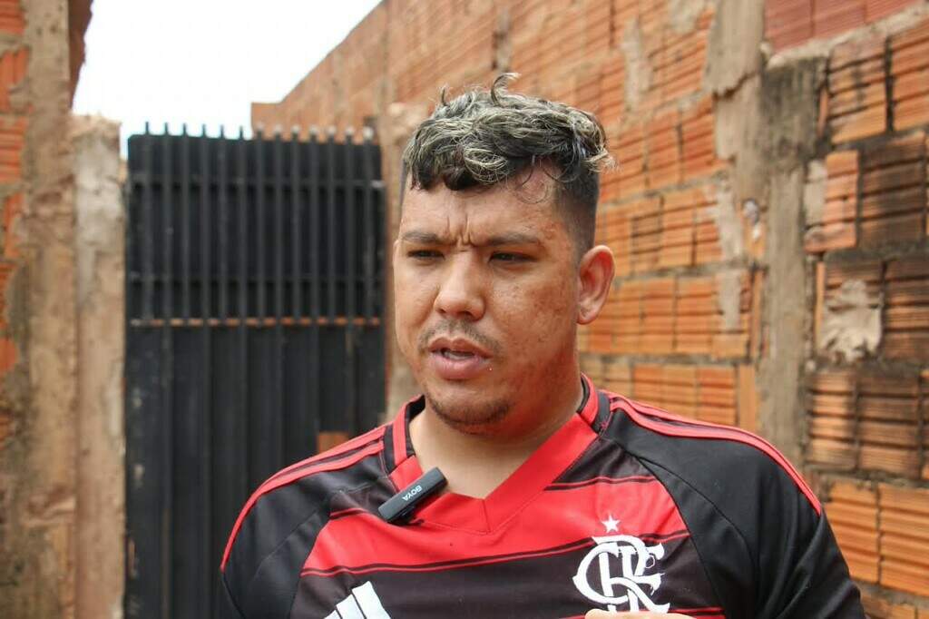Moradores destroem casa de homem suspeito de estupro e depredam 5 carros