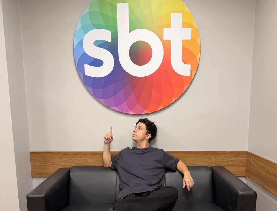 Dançarino douradense integra time nacional e leva 'free step' ao Programa SilvioSantos Dançarino douradense integra time nacional e leva 'free step' ao Programa SilvioSantos