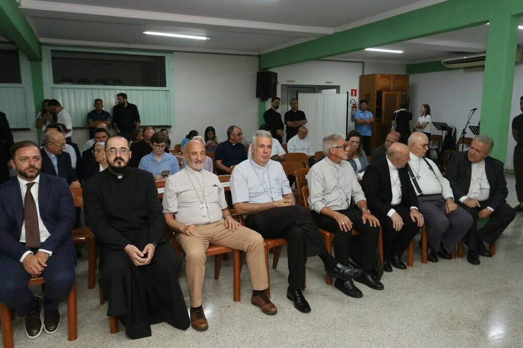 Fotos e cartas antigas podem ajudar padre João Crippa a virar santo Fotos e cartas antigas podem ajudar padre João Crippa a virar santo