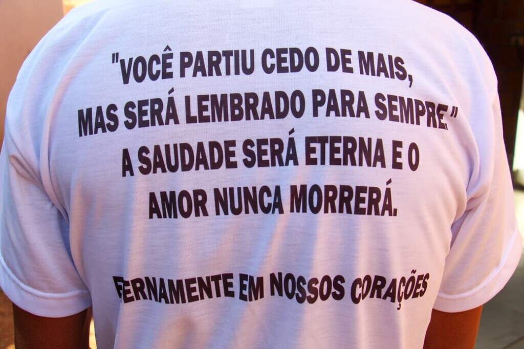 Família acusa polícia de matar jovem por engano em investigação de latrocínio