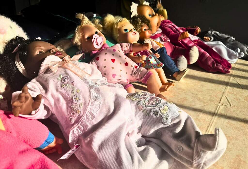 De bonecas de milho a 300 peças, Marlene abre bazar de lembranças