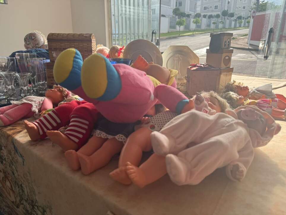 De bonecas de milho a 300 peças, Marlene abre bazar de lembranças