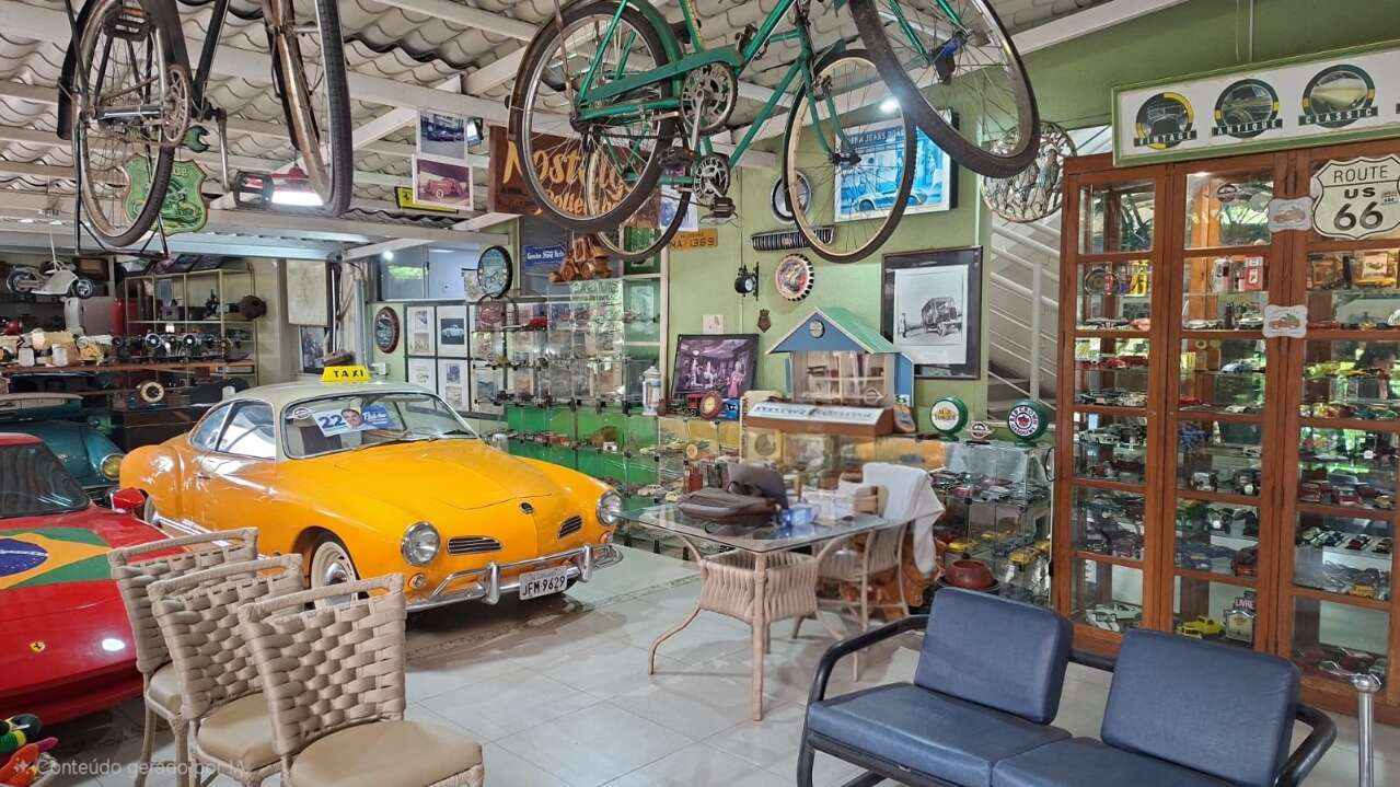 Carros antigos na Afonso Pena têm dono e uma história de infância Carros antigos na Afonso Pena têm dono e uma história de infância