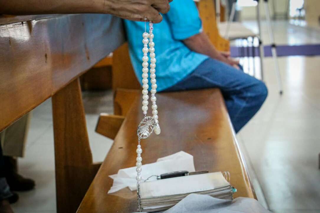 Pela fresta da janela, Márcio encontra lugar para celebrar sua fé por Aparecida