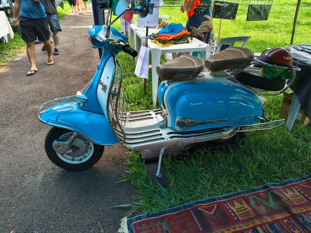 “Mineirinha” de 62 anos vira estrela de barraca para motociclistas