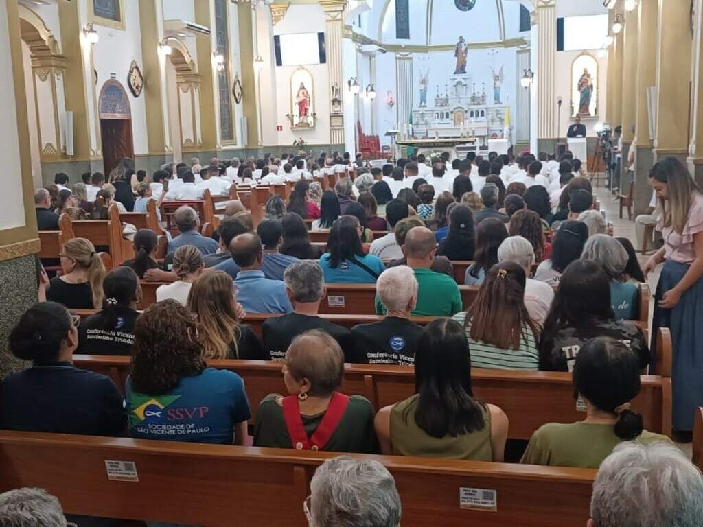 Fotos e cartas antigas podem ajudar padre João Crippa a virar santo Fotos e cartas antigas podem ajudar padre João Crippa a virar santo