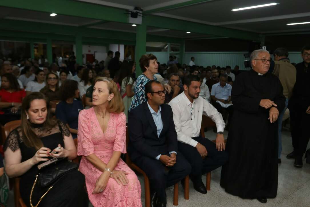 Fotos e cartas antigas podem ajudar padre João Crippa a virar santo Fotos e cartas antigas podem ajudar padre João Crippa a virar santo
