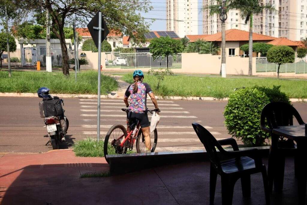 "Ninguém respeita ninguém": como pedestre pode pedir faixas e quebra-molas "Ninguém respeita ninguém": como pedestre pode pedir faixas e quebra-molas