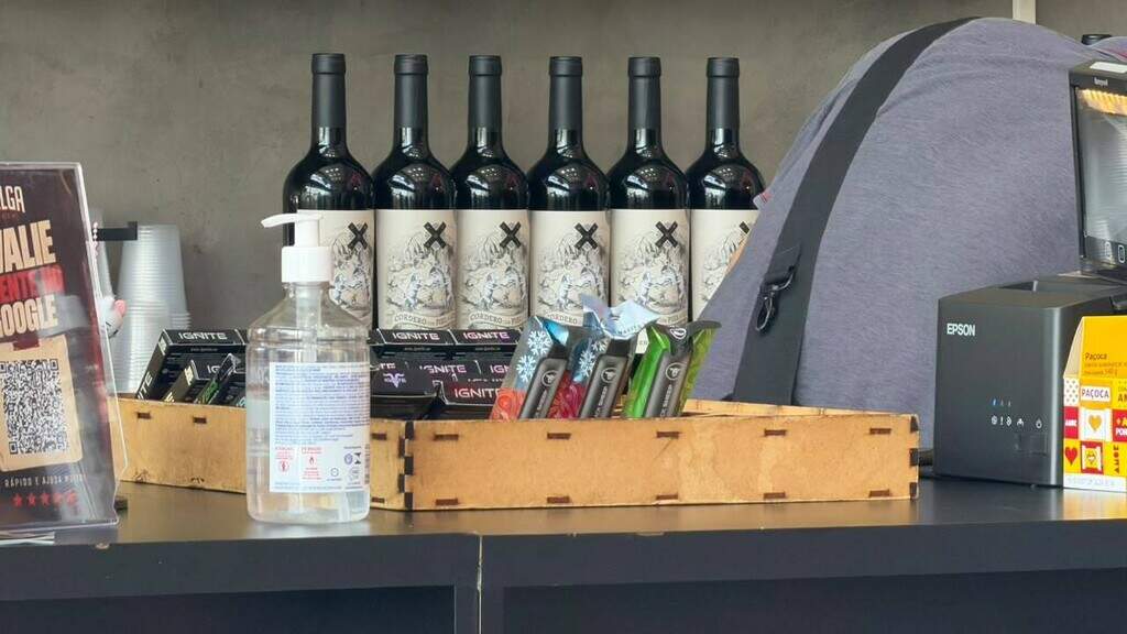 Denúncia de venda de vape a adolescente leva polícia a conveniências na Capital