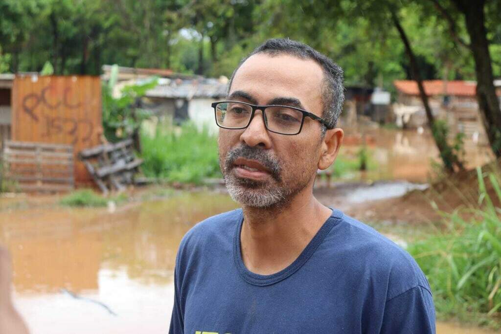 Chuva passa, mas água pode permanecer por até 30 dias em favela da Capital Chuva passa, mas água pode permanecer por até 30 dias em favela da Capital