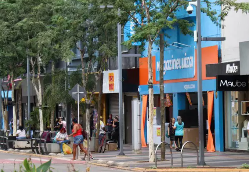 Muito além do contracheque, salário de servidor move economia de MS