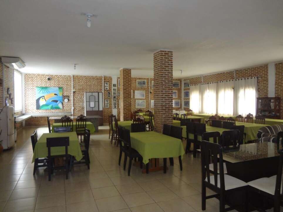 Por trás de fachada restaurada, hotel antigo esconde jardim de 72 metros