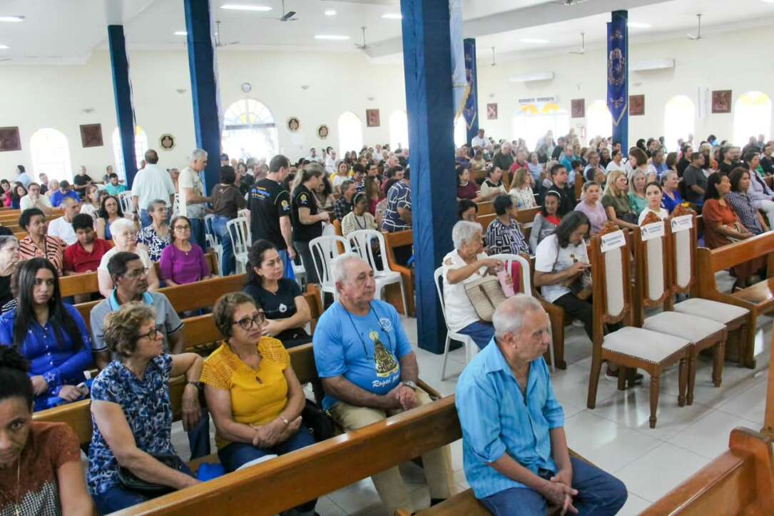 Pela fresta da janela, Márcio encontra lugar para celebrar sua fé por Aparecida