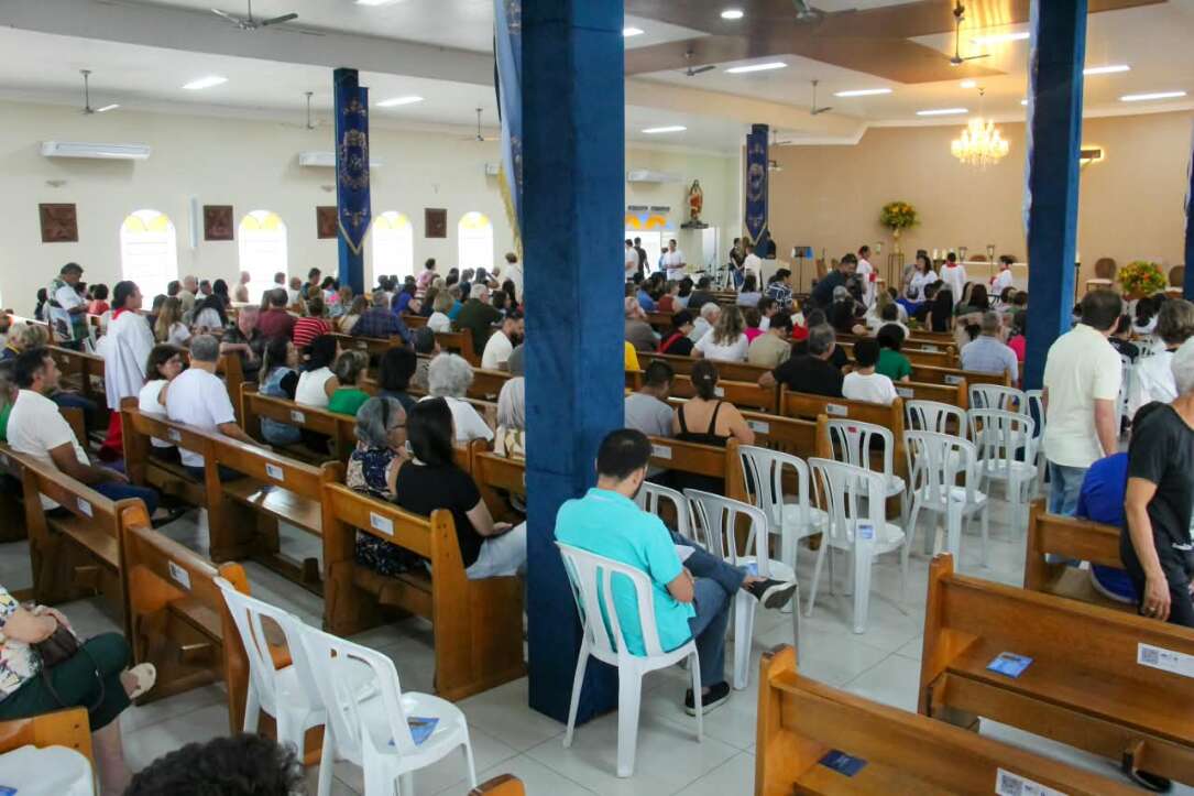 Pela fresta da janela, Márcio encontra lugar para celebrar sua fé por Aparecida